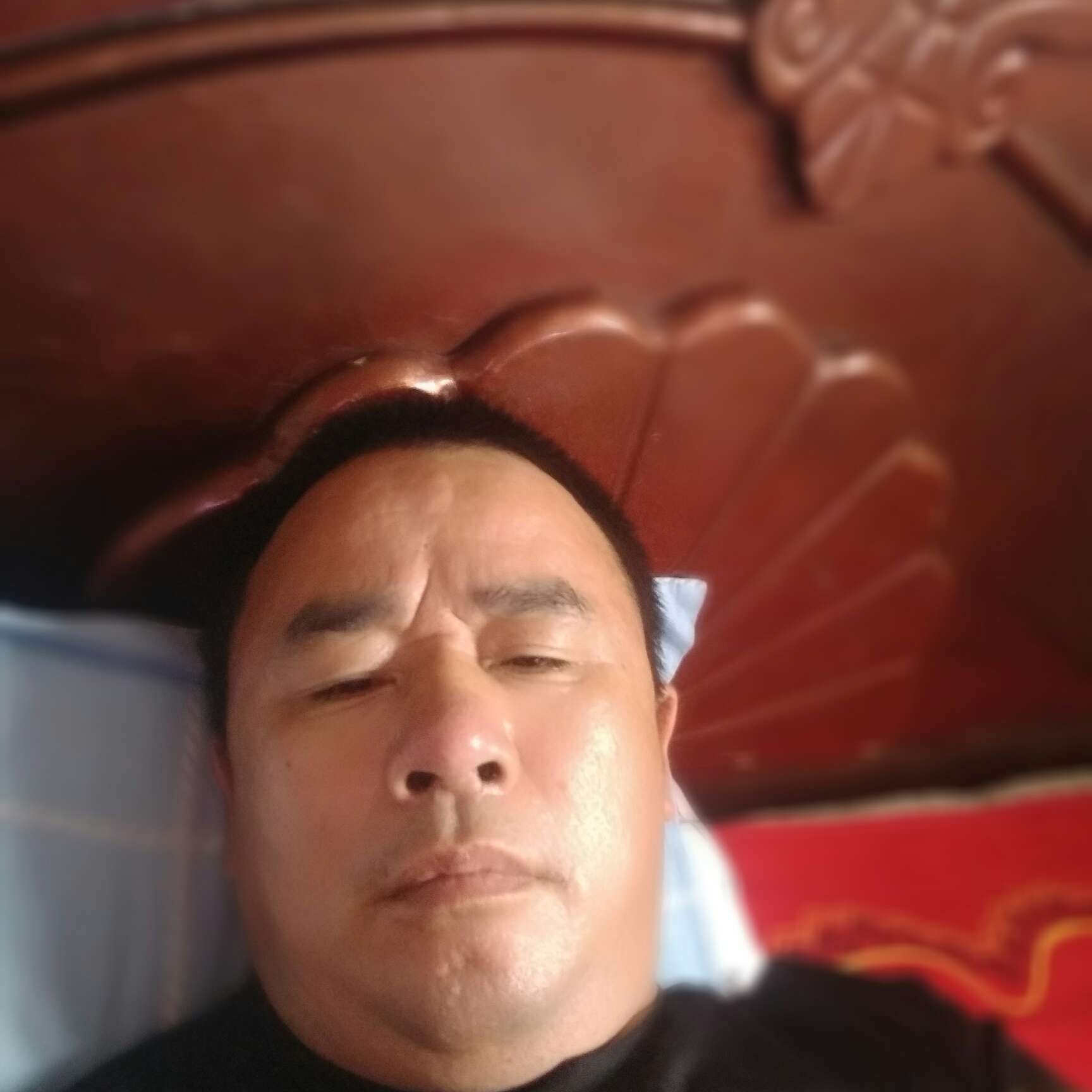 山水深拥火星上的照片