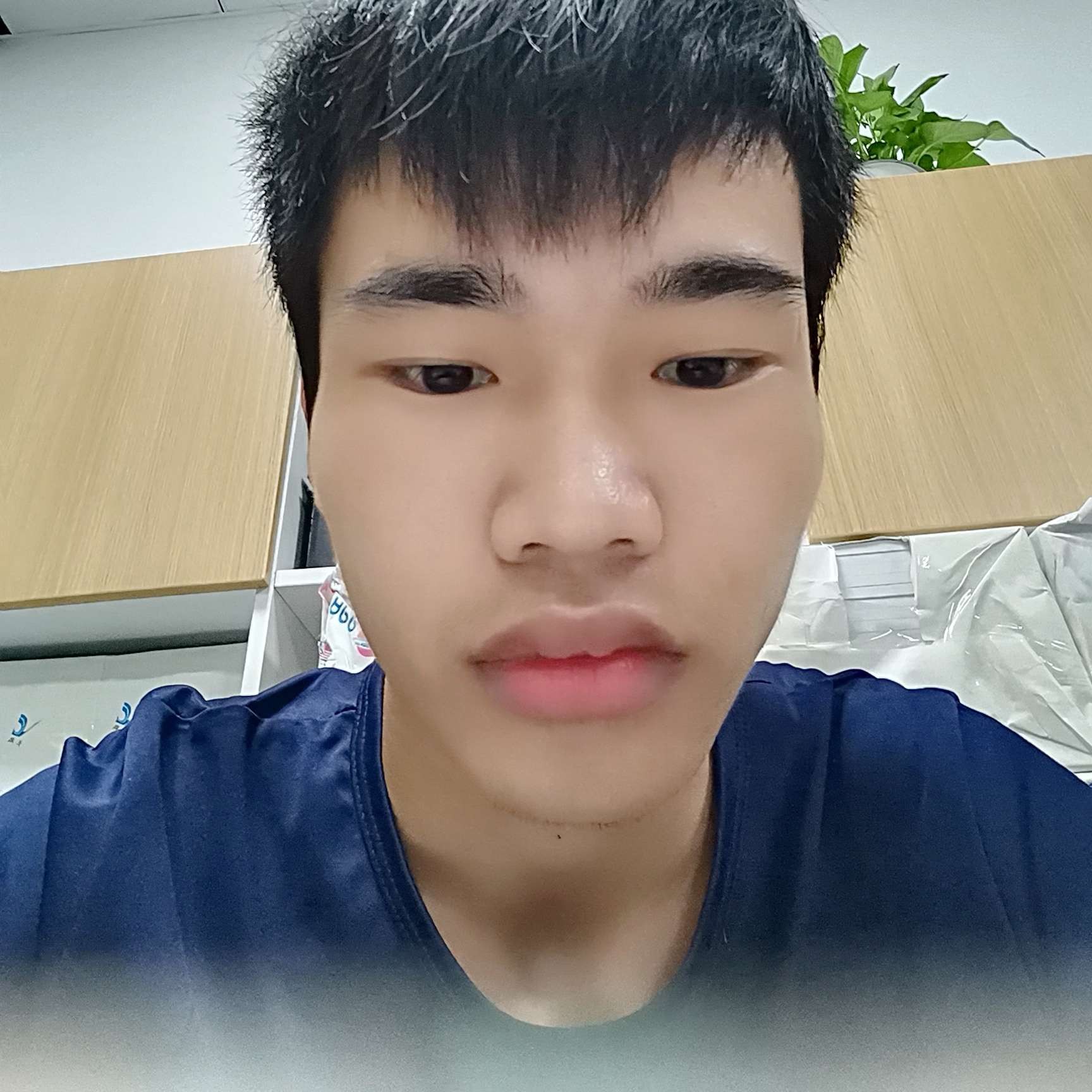 高跟鞋挽手甜甜的照片