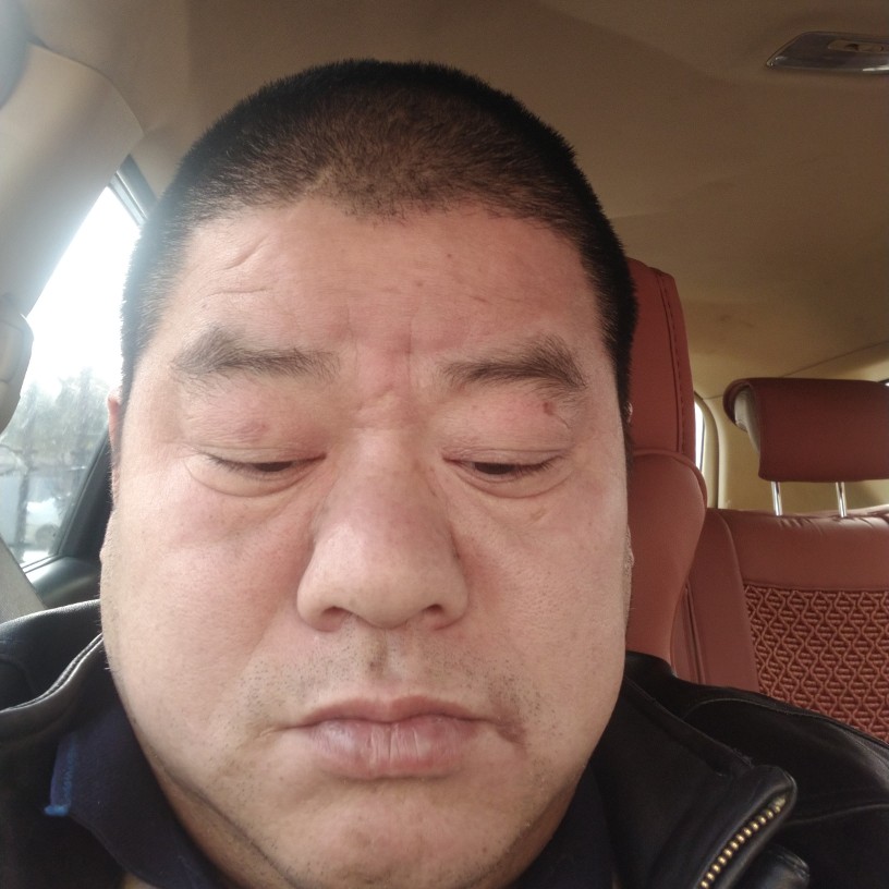 等待挽手蜜粉的照片