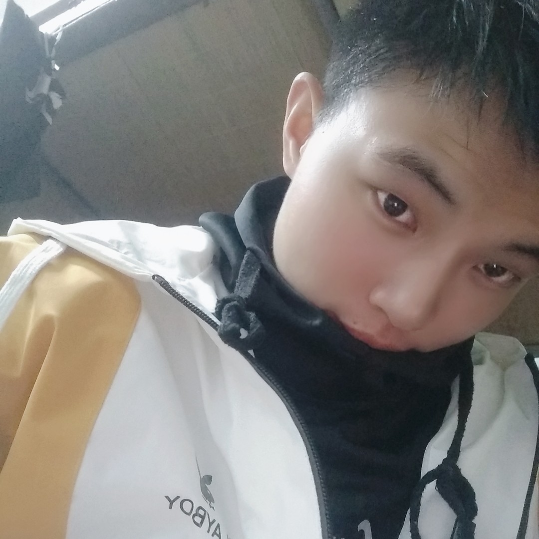 香烟笑可靠的照片