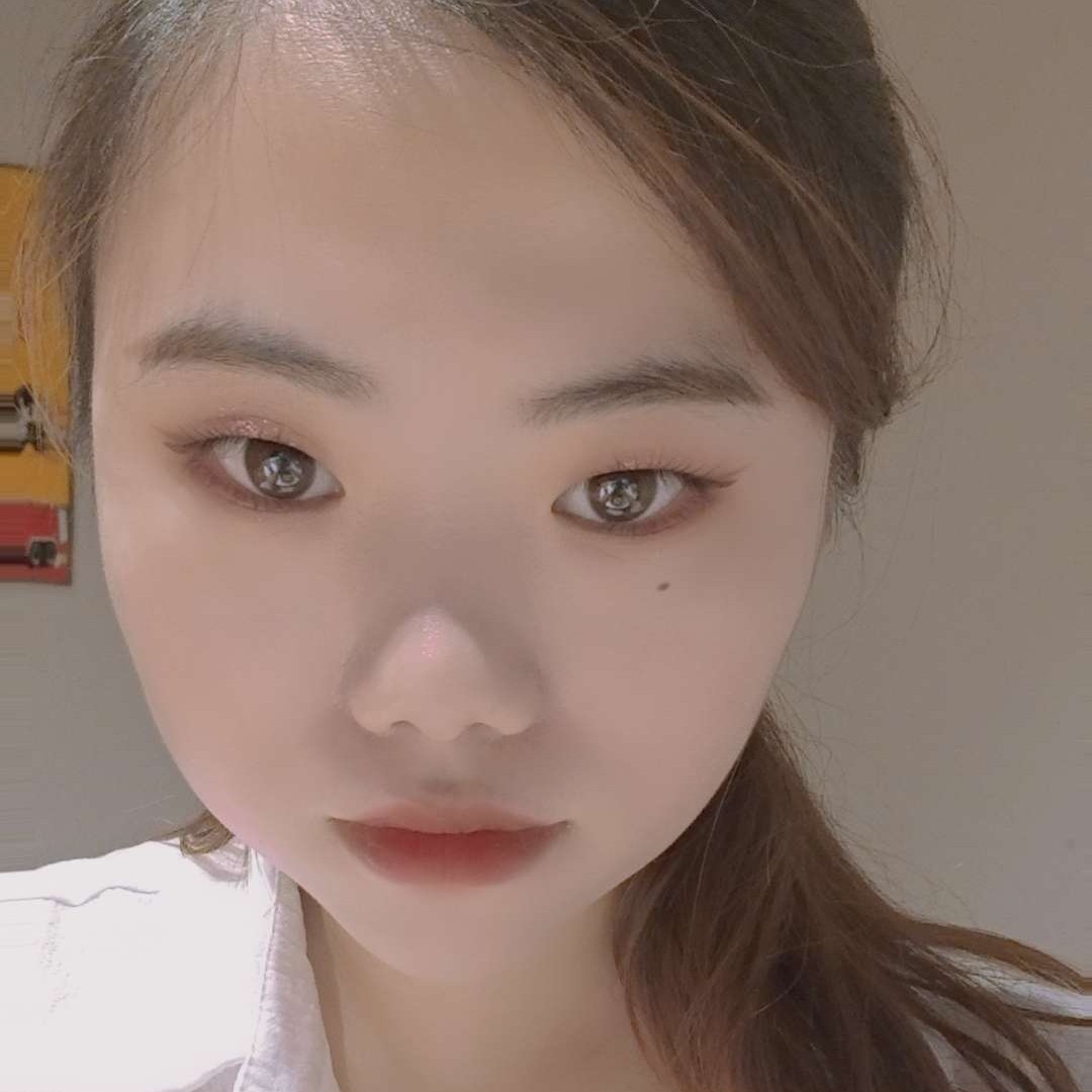 冷傲漫步青衫的照片