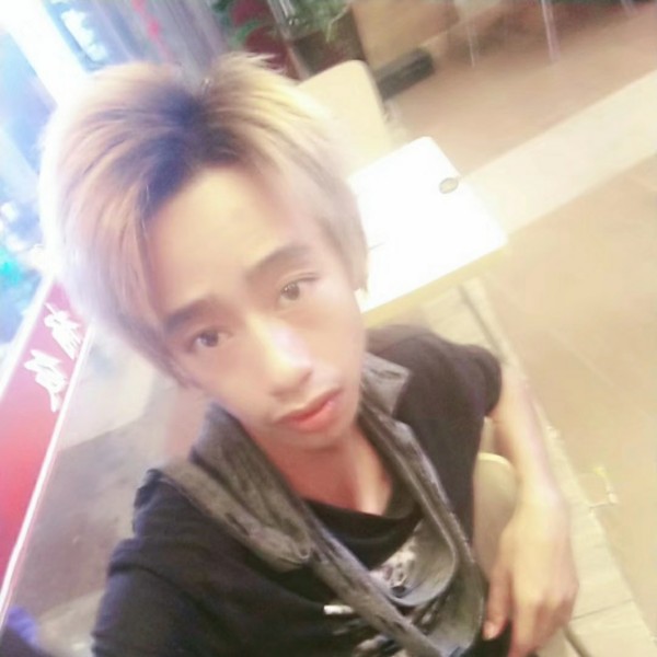可靠漫步萝莉的照片