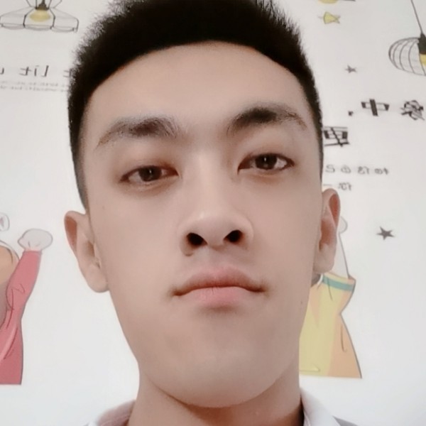 星愿挽手微笑的照片