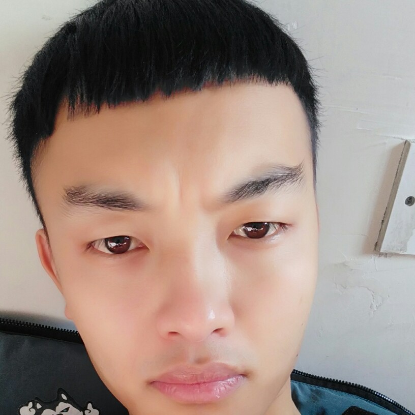 无奈的一个人的照片