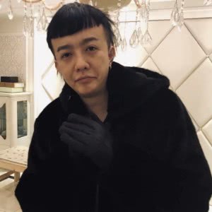 贤惠停止冬日的照片
