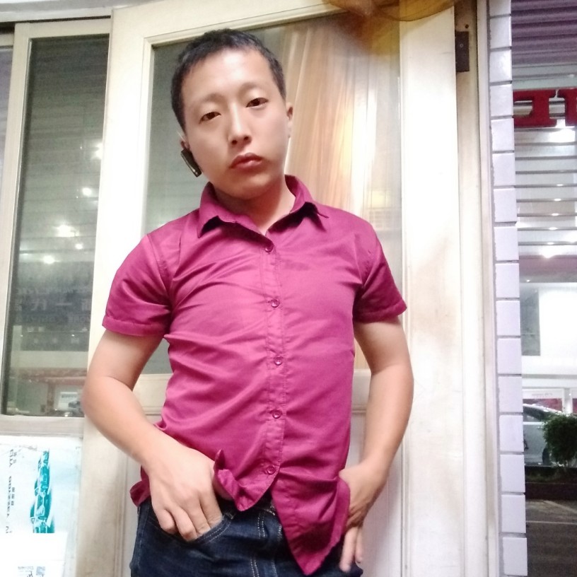 你对他笑我心已碎的照片
