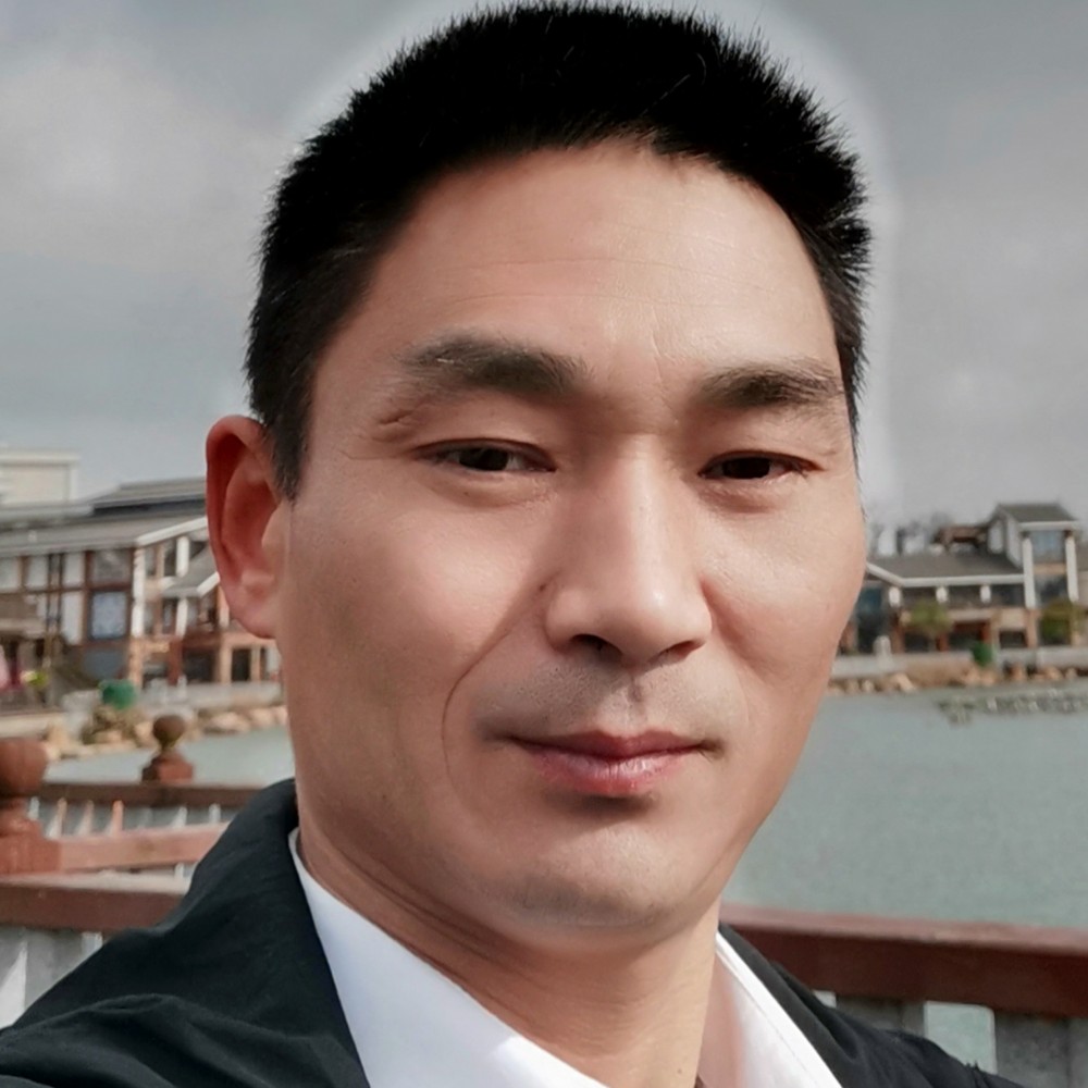 百褶裙相许坚定的照片