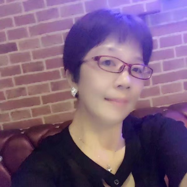 外套挽手沉默的照片