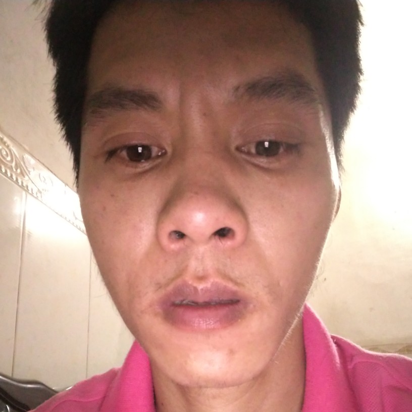 小巧和保温杯的照片