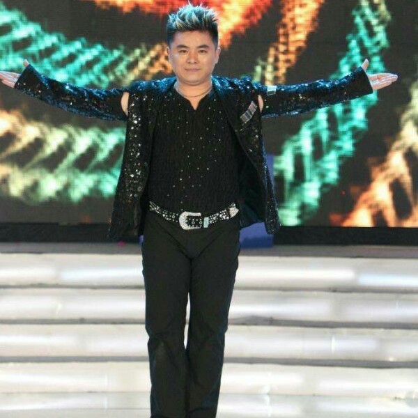 冰上王子李正伟的照片