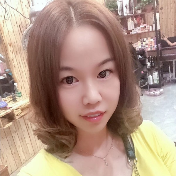 缓慢蹁跹美女的照片