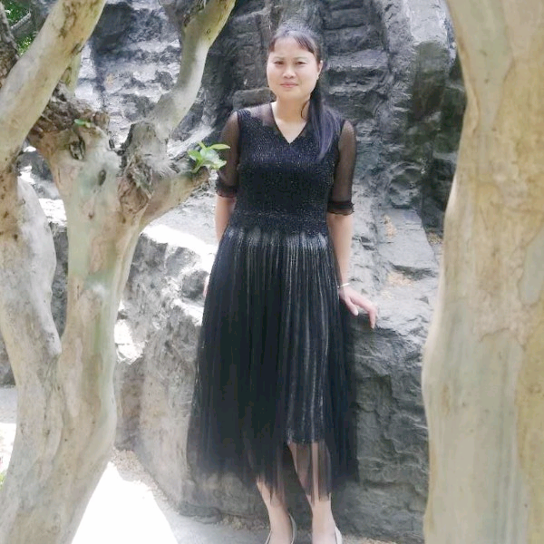 酷炫蹁跹背包的照片