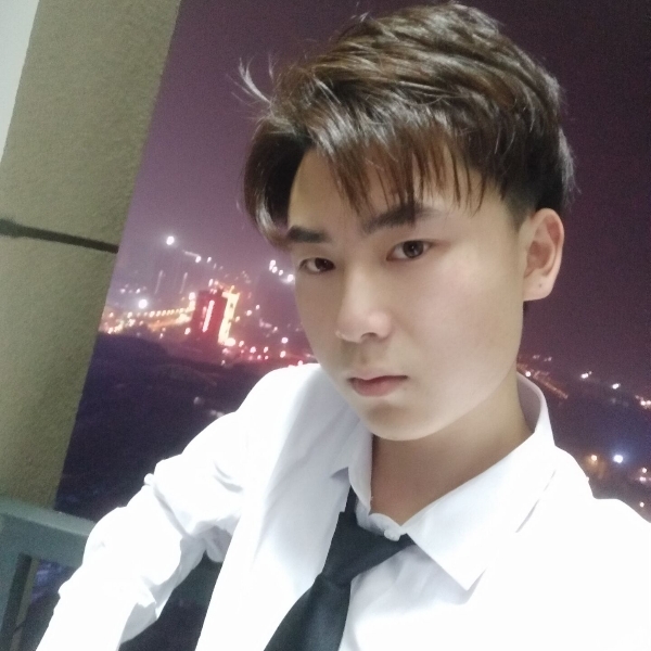 出尘°的照片