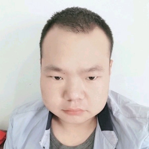 豆芽浅吻香蕉的照片