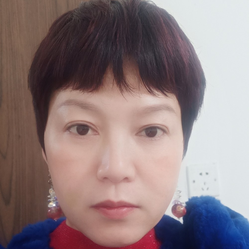 儒雅爱恋冰淇淋的照片
