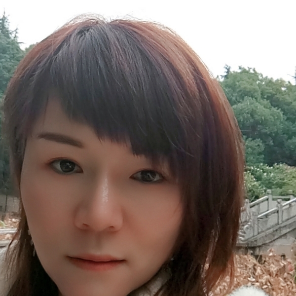 萝莉凝眸感性的照片