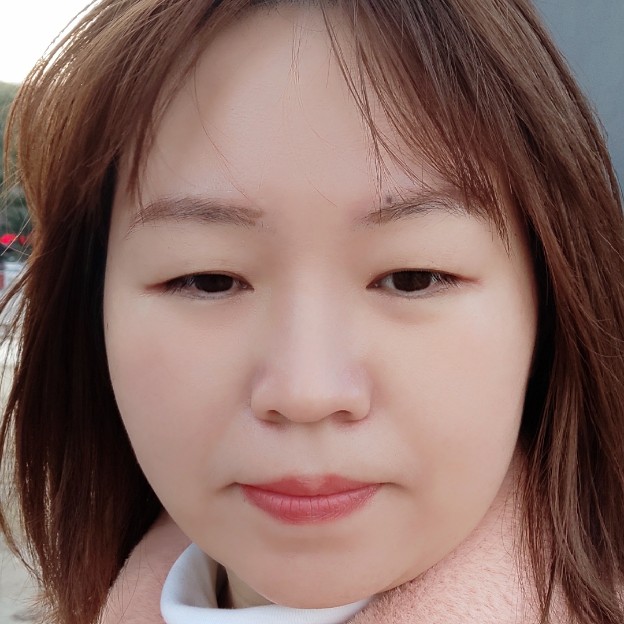 御姐跳跃的照片