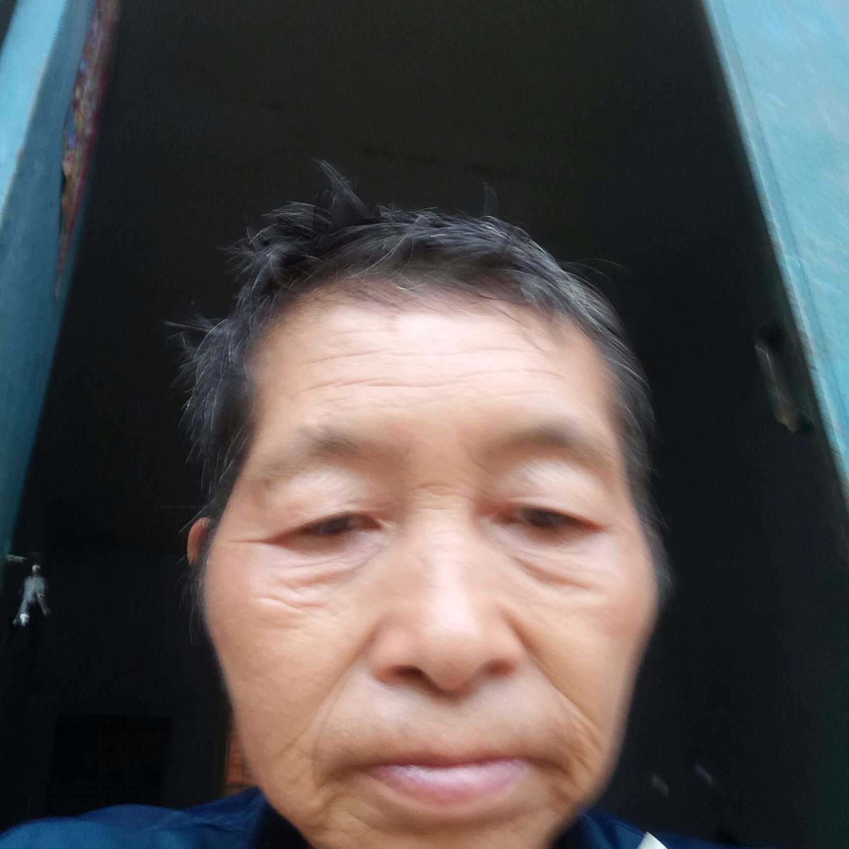 冷艳说矜柔羅新鎖的照片
