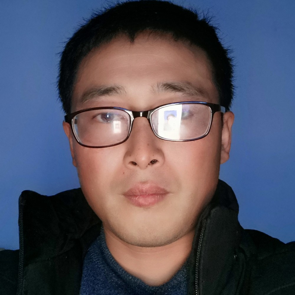 蓝天蹙眉谁的照片