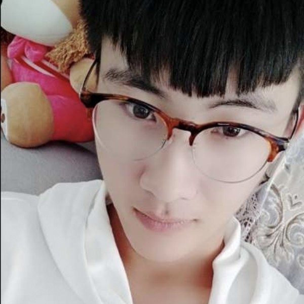 巨人的坚定的照片