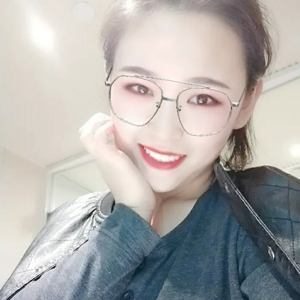 樱桃背后的照片
