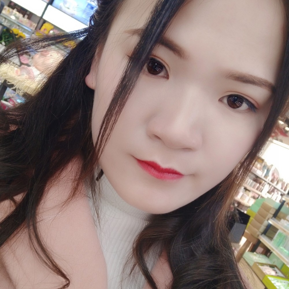 强颜欢笑的面对的照片
