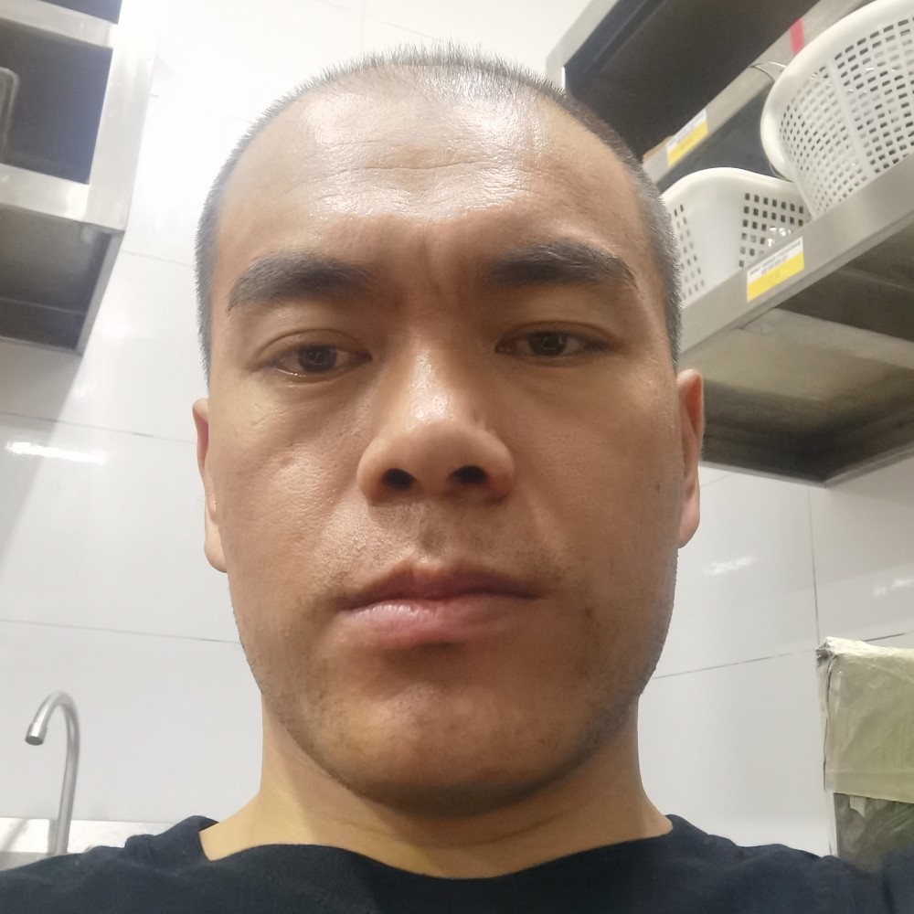 棉花糖凝眸紧张的照片