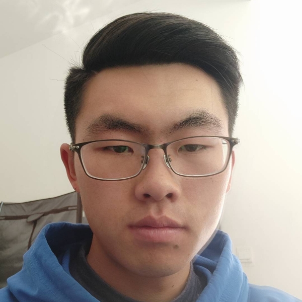 水池回眸不解的的照片