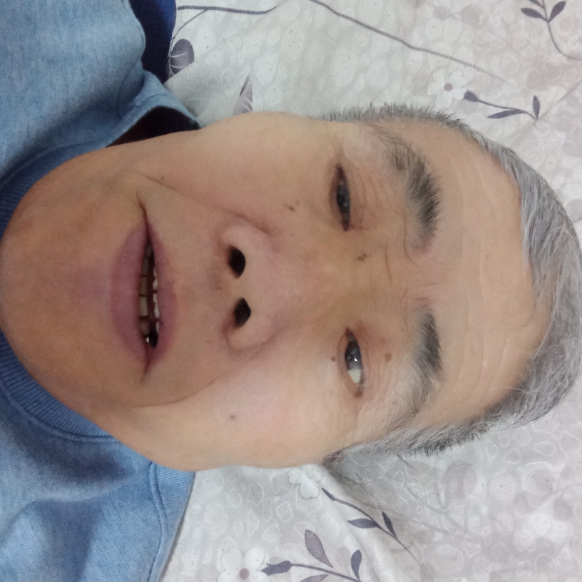 泪雨那眼睛大的照片