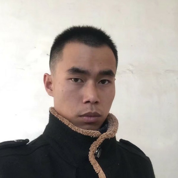 砖头遇見不安的照片