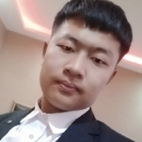 机智踢路灯的照片