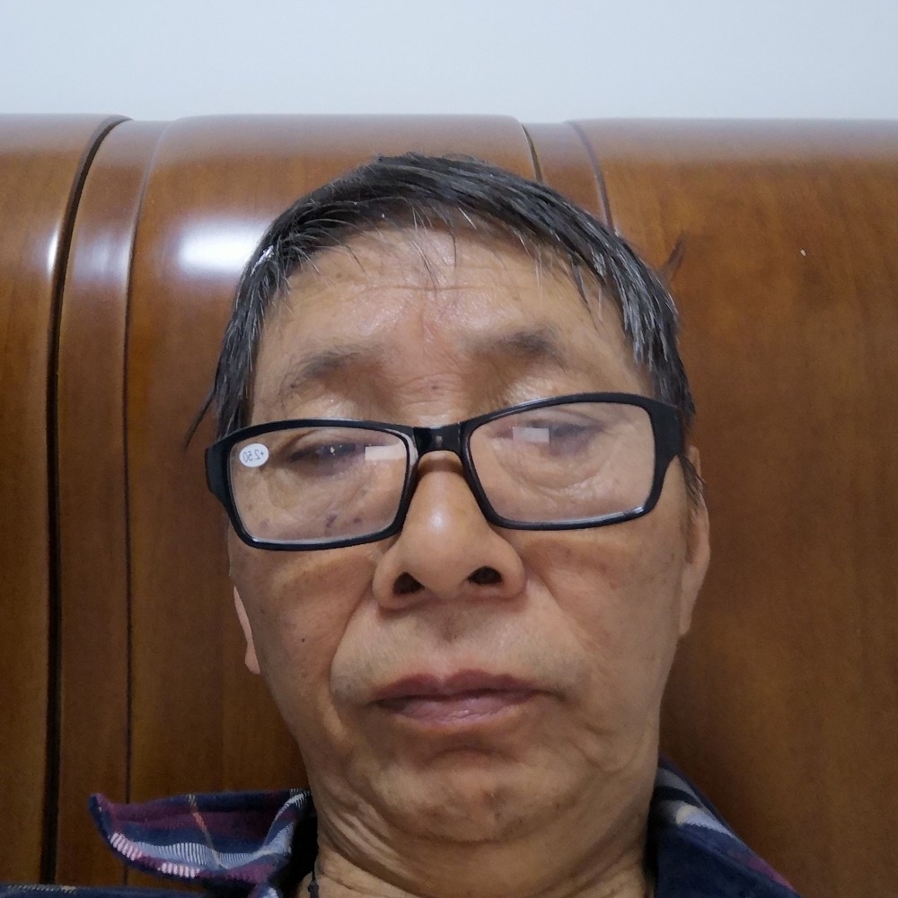 故意扯蜻蜓的照片