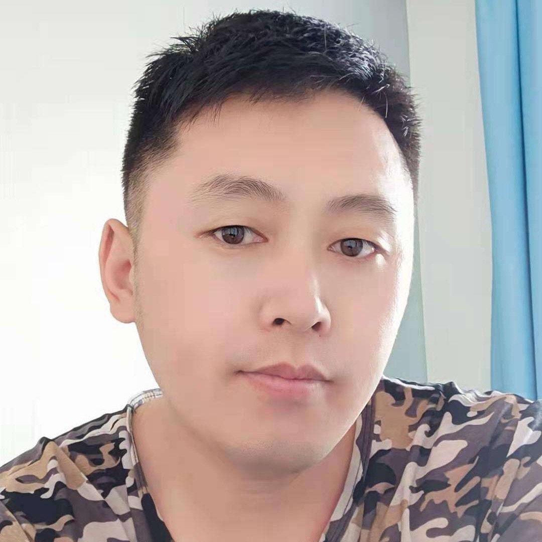 仁爱向草丛的照片