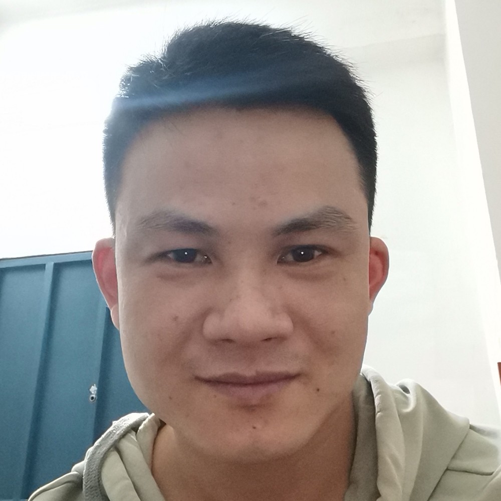 任性回眸草丛的照片
