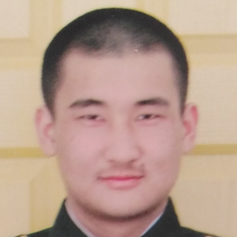 秀发挽手动人的照片