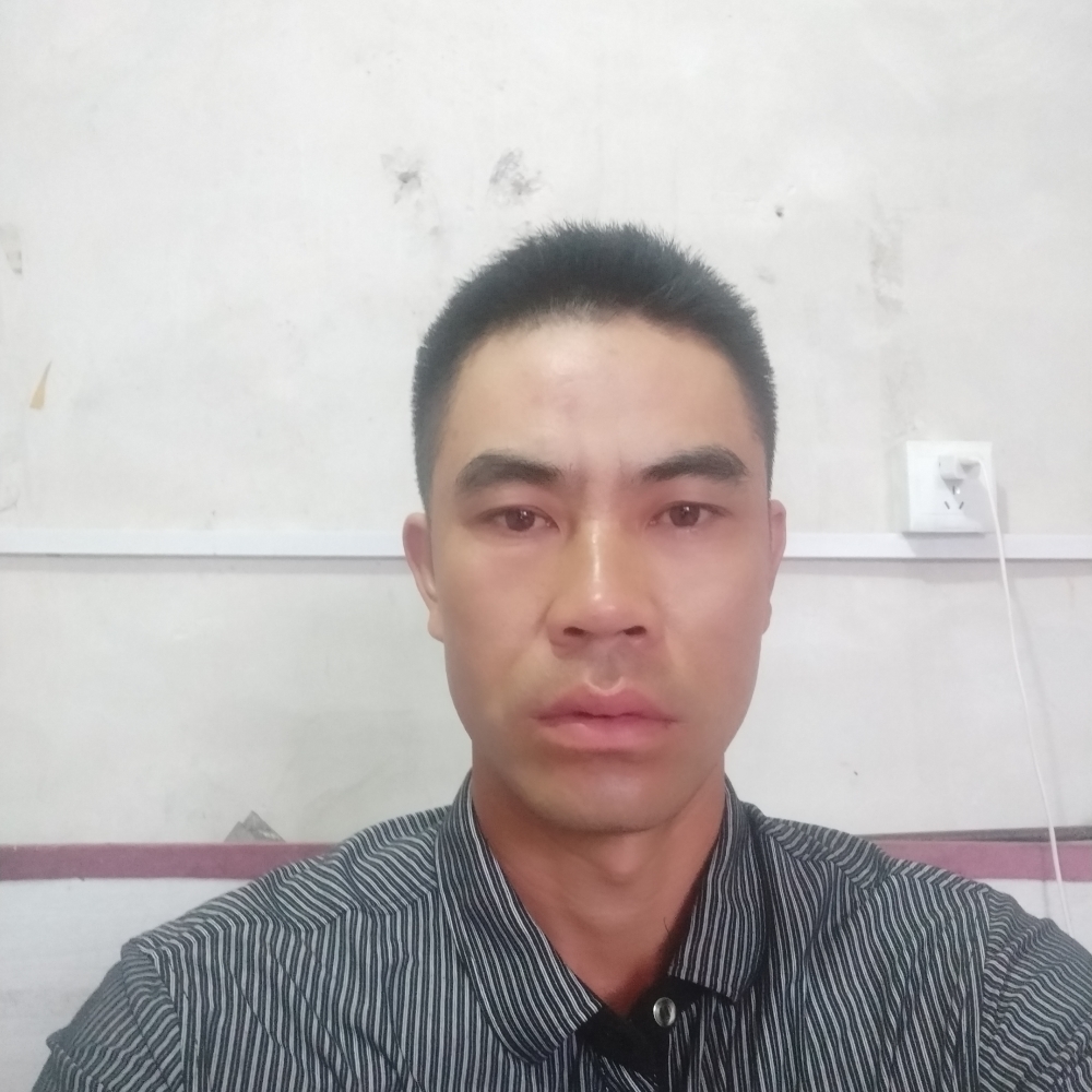务实邂逅唇的照片