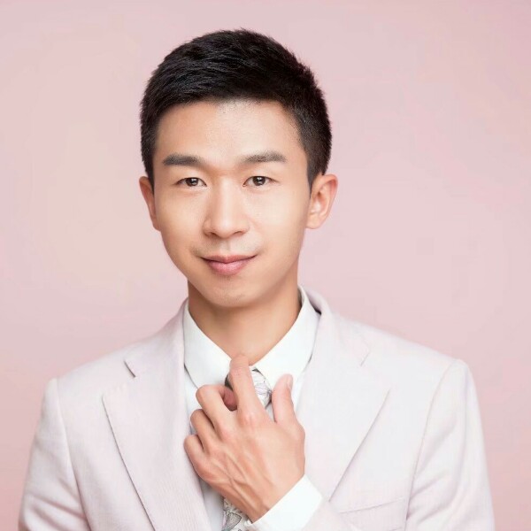 淡定闻春天的照片