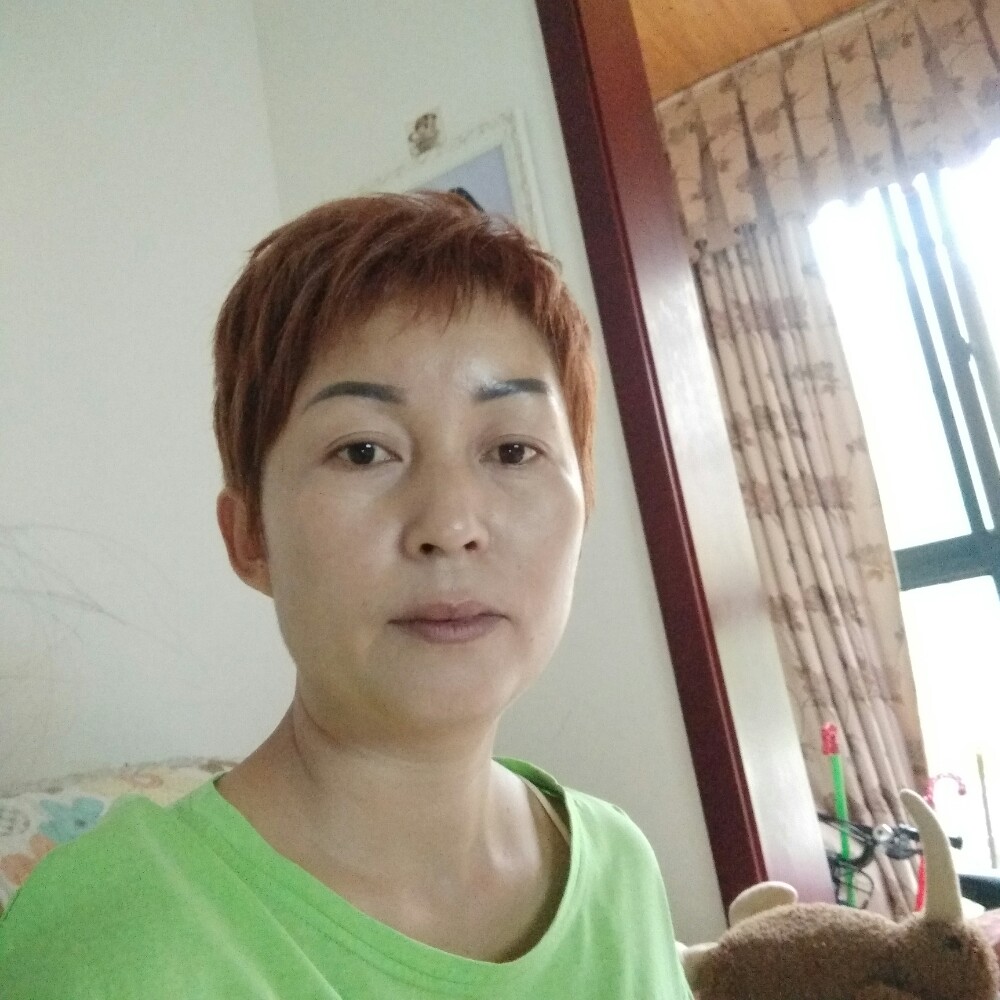 眼神的腼腆的照片