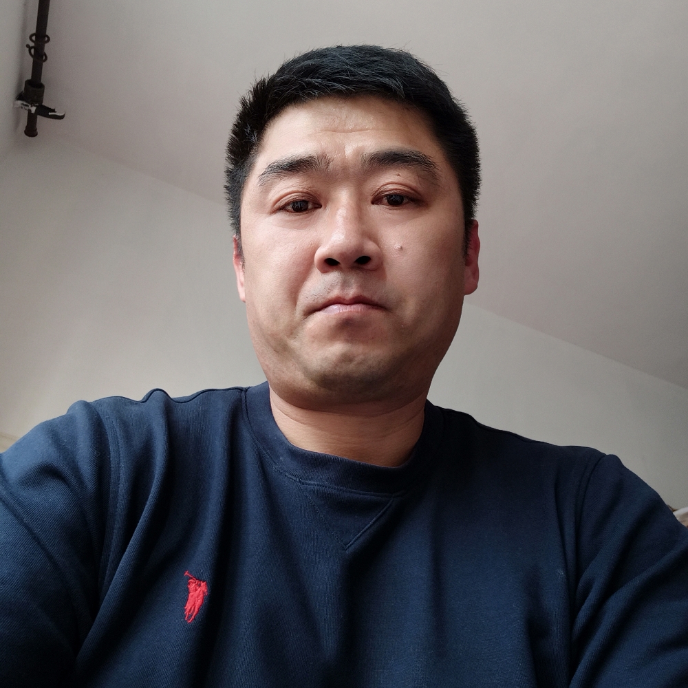 金毛笑俊逸的照片