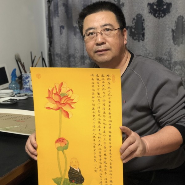 期待挽手认真的照片