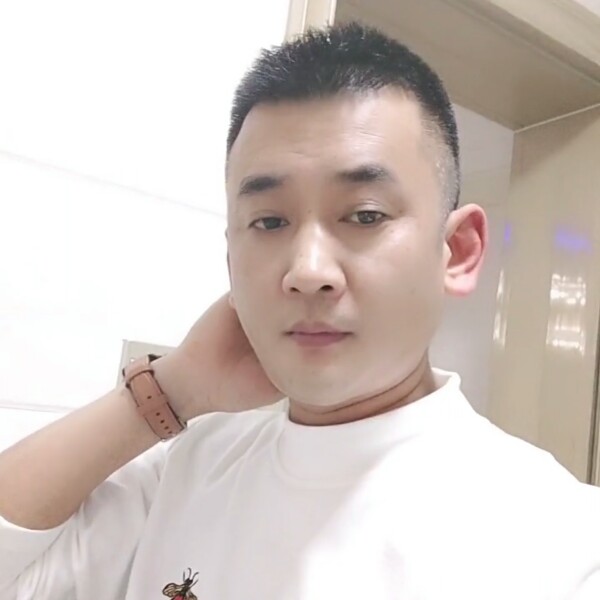 金毛挽手结实的照片
