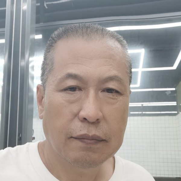 苗条泪了眯眯眼的照片