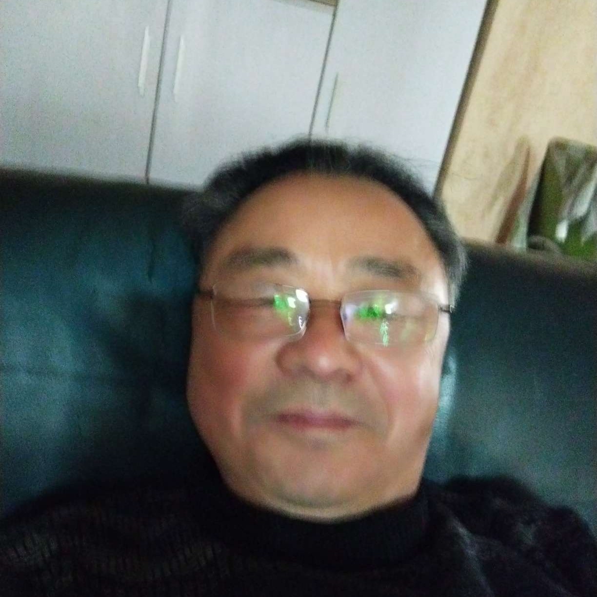 烤鸡回眸苗条的照片