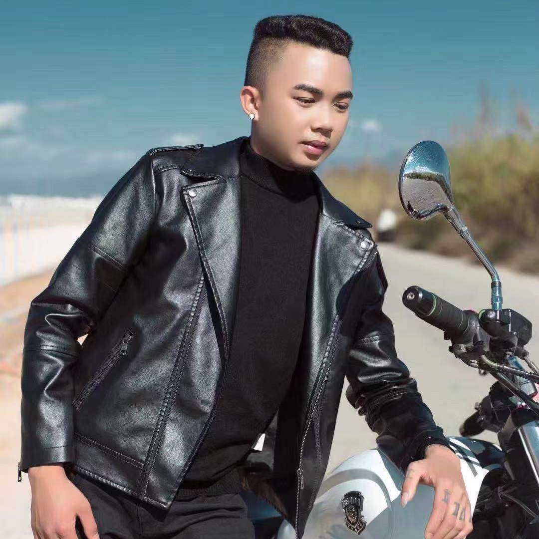 聪明踢墨镜的照片