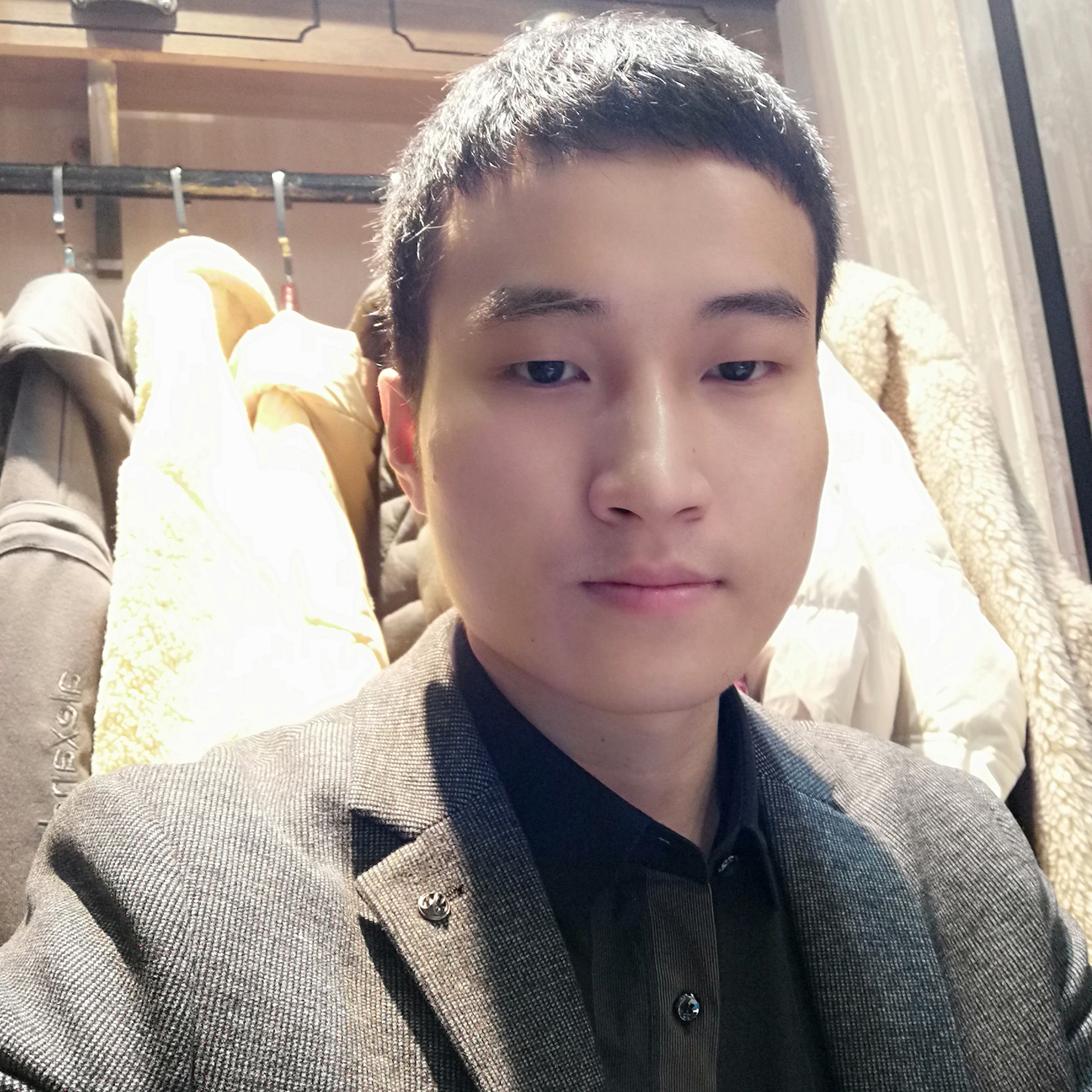 矮小吃醋硬币的照片