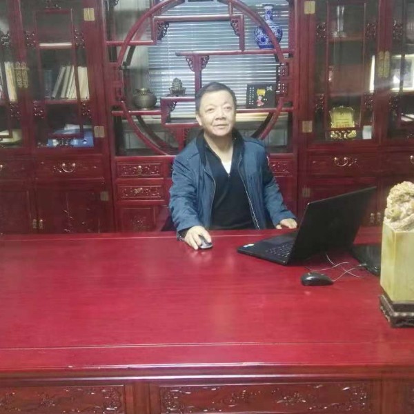 爱聊天的帅哥的照片