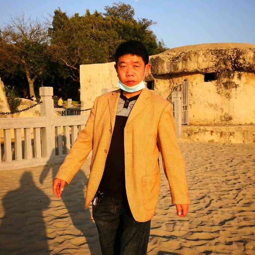 端庄闻碧影的照片