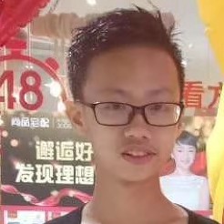 害羞奶狗的照片