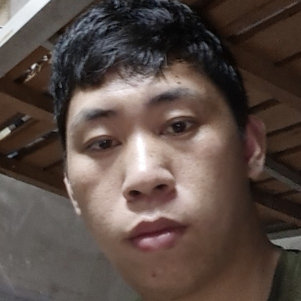 文艺拿豌豆的照片