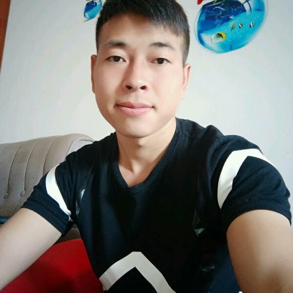 坚定小伙的照片